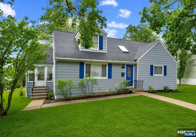 2nd image of 8 Oak Crest Rd, West Orange, NJ 07052 | MLS# 26026692