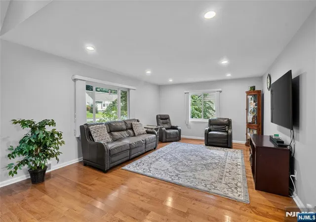 4th image of 8 Oak Crest Rd, West Orange, NJ 07052 | MLS# 26026692