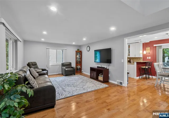 5th image of 8 Oak Crest Rd, West Orange, NJ 07052 | MLS# 26026692