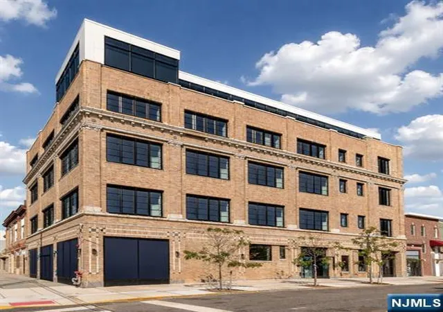 Listing Photo 2 - Condo for sale in building located at 142 Charles St, Jersey City, NJ 07307 - Unit #403