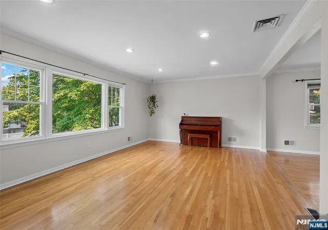 5th image of 260 Saint Cloud Ave, West Orange, NJ 07052 | MLS# 26026696