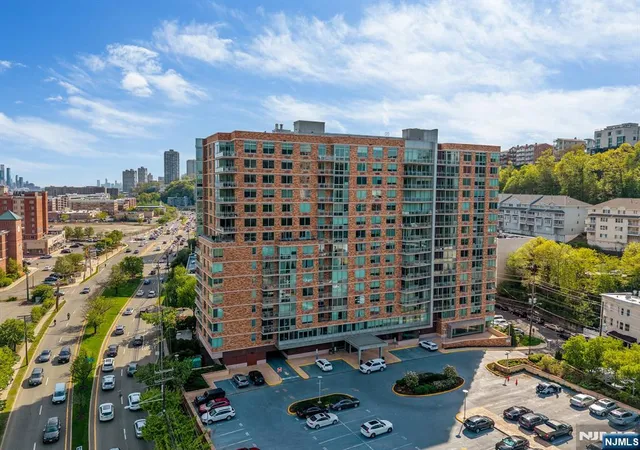 2nd image of 916 Hudson Park, Edgewater, NJ 07020 | MLS# 26026728