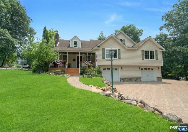 Photo 1 of Sale Pending at 174 Mahwah Rd, Mahwah, NJ 07430 | MLS# 26026746 | Listing updated on 2026-07-31