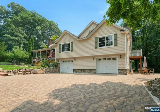 Photo 2 of Sale Pending at 174 Mahwah Rd, Mahwah, NJ 07430 | MLS# 26026746 | Listing updated on 2026-07-31