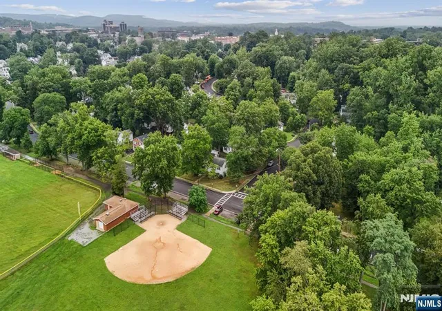 35th image of 46 Lidgerwood Pkwy, Morristown Town, NJ 07960 | MLS# 26026786