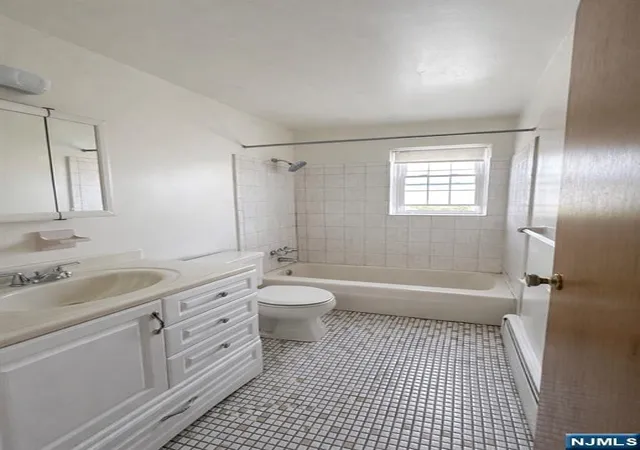 2nd image of 565 Grv St, Clifton, NJ 07013