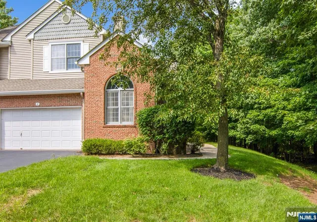 Photo 2 of Townhouse for sale at 8 Clements Ct #C0068, Roseland, NJ 07068 | MLS# 26026807 | Listing updated on 2026-10-05