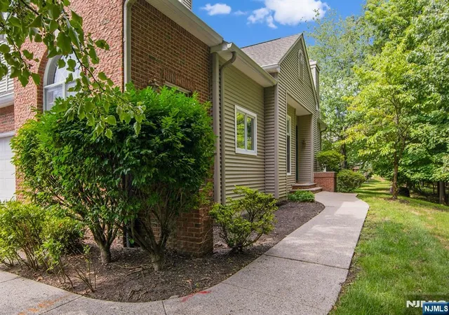 Photo 3 of Townhouse for sale at 8 Clements Ct #C0068, Roseland, NJ 07068 | MLS# 26026807 | Listing updated on 2026-10-05