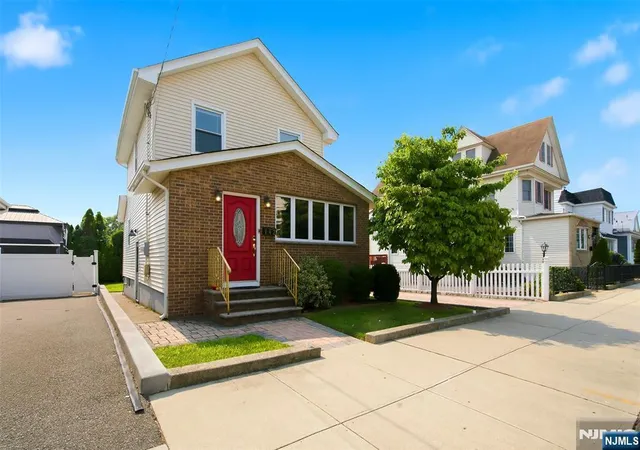 2nd image of 142 Morgan Pl, North Arlington, NJ 07031 | MLS# 26026819
