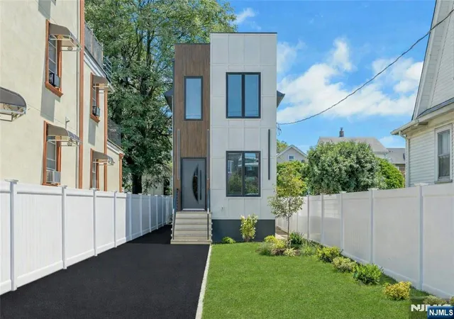 Photo 3 of Single family home for sale at 54 Hamilton Ave, Fairview, NJ 07022 | MLS# 26026825 | Listing updated on 2026-09-13