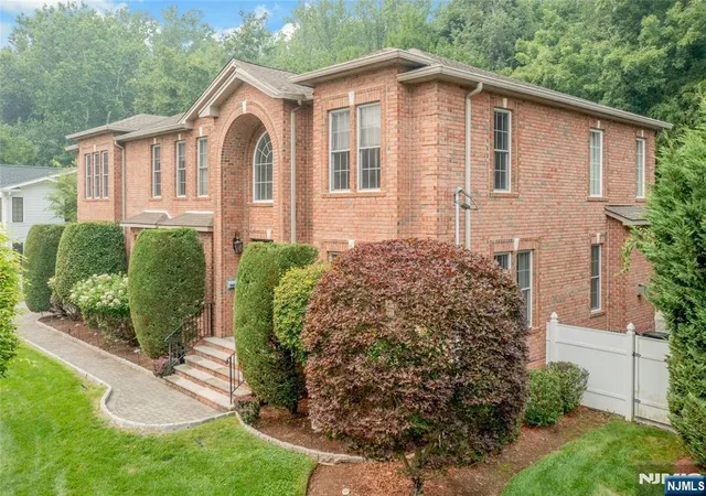 Photo 2 of Sale Pending at 38 Glenwood Ave, Demarest, NJ 07627 | MLS# 26026828 | Listing updated on 2026-08-31