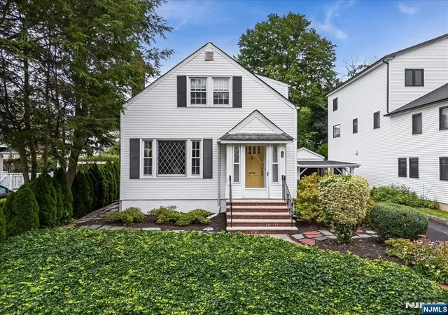 Photo 2 of Single family home for sale at 189 Mineral Spring, Passaic, NJ 07055 | MLS# 26026832 | Listing updated on 2026-07-23
