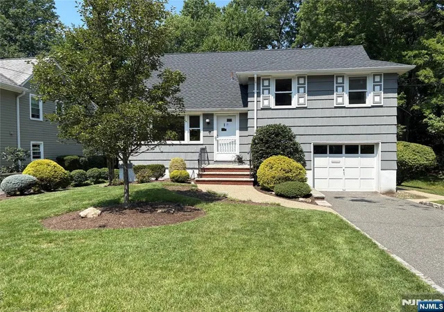 Photo 1 of Single family home for sale at 33 Longacre Dr, Livingston, NJ 07039 | MLS# 26026833 | Listing updated on 2026-09-14