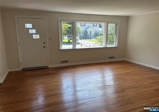Photo 3 of Single family home for sale at 33 Longacre Dr, Livingston, NJ 07039 | MLS# 26026833 | Listing updated on 2026-09-14