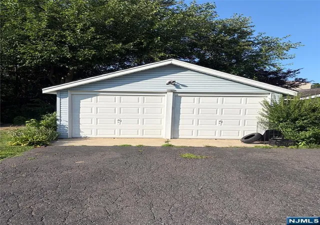 Photo 17 of Sale Pending at 90 Spring Valley Ave, Hackensack, NJ 07601 | MLS# 26026847 | Listing updated on 2026-08-22