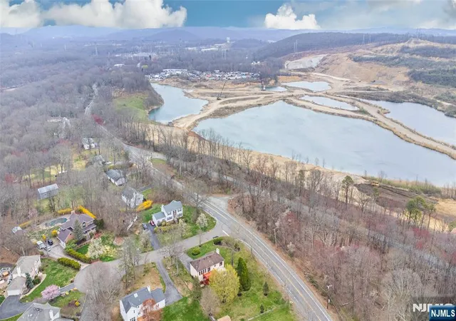 34th image of 1 Old Timbers Ct, Kenvil, NJ 07847 | MLS# 26026861