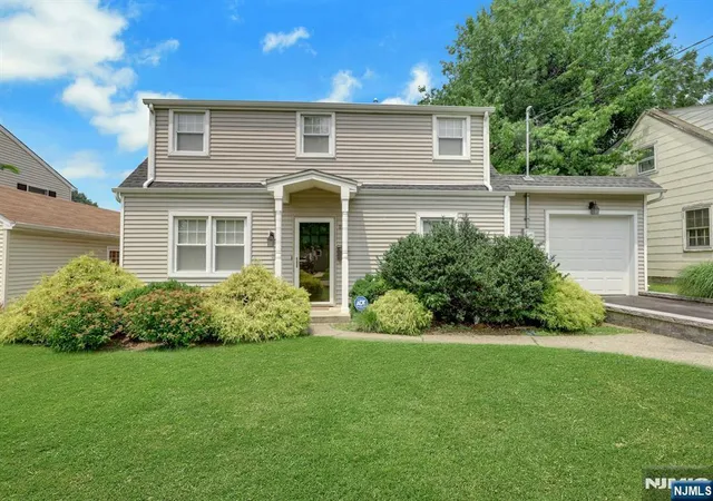 Photo 2 of Sale Pending at 15 Lynne Ave, Hawthorne, NJ 07506 | MLS# 26026898 | Listing updated on 2026-08-19