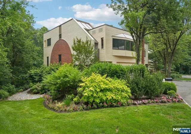 1st image of 25 Daniel Ct, Ridgewood, NJ 07450 | MLS# 26026903