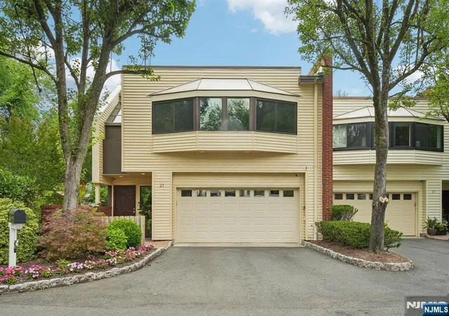 2nd image of 25 Daniel Ct, Ridgewood, NJ 07450 | MLS# 26026903