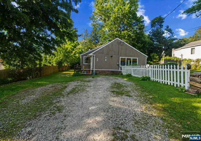 Photo 3 of Sale Pending at 40 Glenridge Rd, West Milford, NJ 07421 | MLS# 26026933 | Listing updated on 2026-09-17
