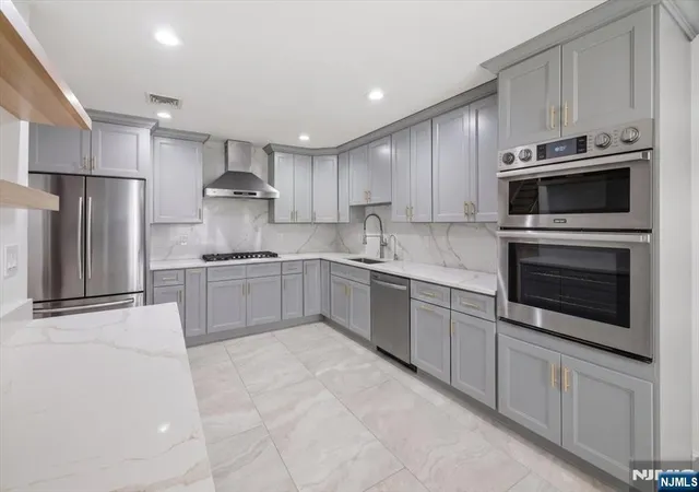 3rd image of 220 Cliff St #B, Cliffside Park, NJ 07010 | MLS# 26026996