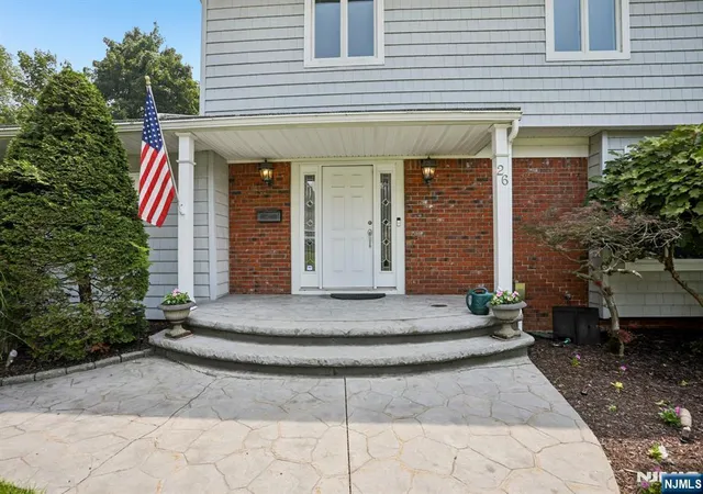 Photo 3 of Single family home for sale at 26 Almroth Dr, Wayne, NJ 07470 | MLS# 26027021 | Listing updated on 2026-09-14
