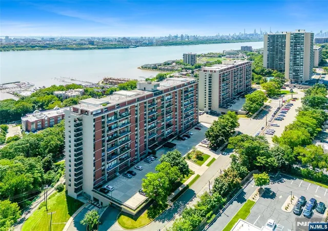 3rd image of 4 Horizon Rd #631, Fort Lee, NJ 07024 | MLS# 26027031