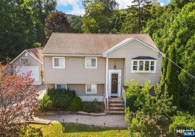 2nd image of 7 Cumberland Rd, West Milford, NJ 07480 | MLS# 26027040