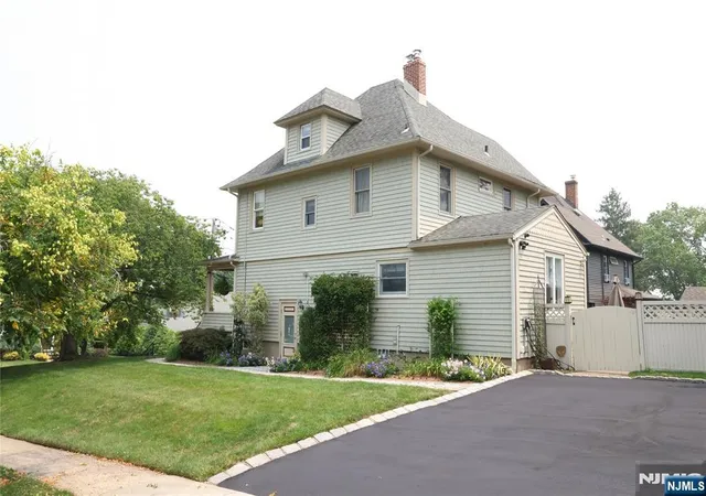 Photo 3 of Sale Pending at 519 High St, Oradell, NJ 07649 | MLS# 26027046 | Listing updated on 2026-08-21