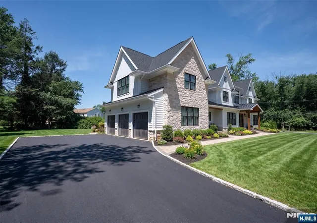 Photo 3 of Sale Pending at 776 Comanche Ln, Franklin Lakes, NJ 07417 | MLS# 26027060 | Listing updated on 2026-08-21