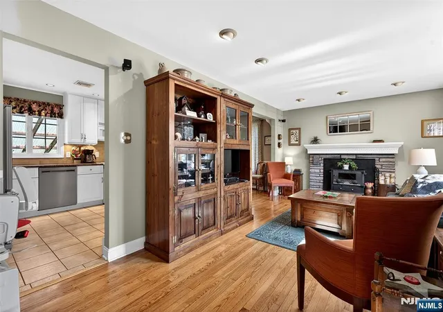 2nd image of 18 Hillcrest Dr, Bloomingdale, NJ 07403 | MLS# 26027073