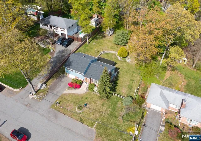 30th image of 18 Hillcrest Dr, Bloomingdale, NJ 07403 | MLS# 26027073