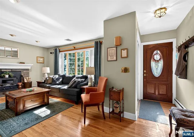 4th image of 18 Hillcrest Dr, Bloomingdale, NJ 07403 | MLS# 26027073
