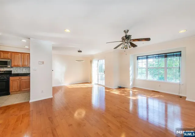 Photo 3 of Sale Pending at 146 Summit Rdg #1406, Pompton Lakes, NJ 07442 | MLS# 26027099 | Listing updated on 2026-08-31