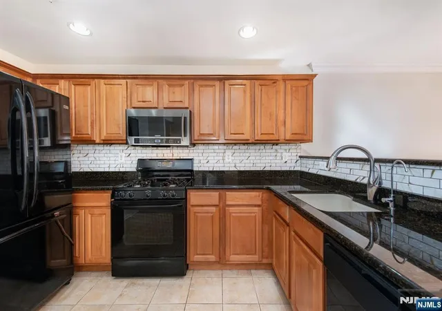 Photo 4 of Sale Pending at 146 Summit Rdg #1406, Pompton Lakes, NJ 07442 | MLS# 26027099 | Listing updated on 2026-08-31