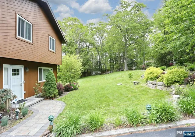 3rd image of 64 Larchmont Dr, West Milford, NJ 07421 | MLS# 26027128