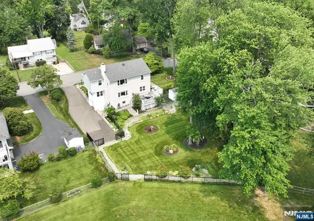 5th image of 237 Woodfield Rd, Twp Of Washington, NJ 07676 | MLS# 26027130
