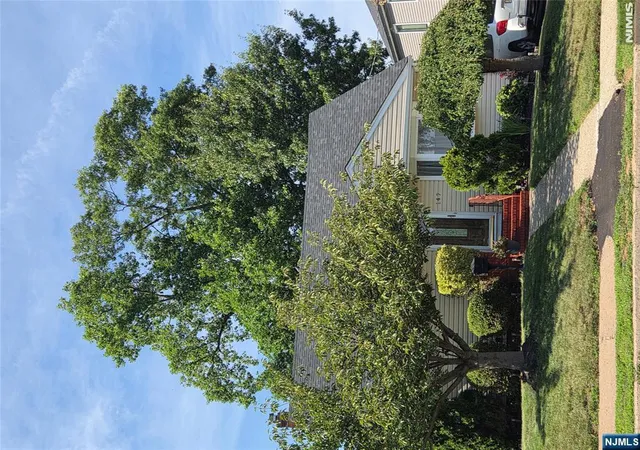 Photo 3 of Single family home for sale at 147 Merritt Ave, Bergenfield, NJ 07621 | MLS# 26027133 | Listing updated on 2026-08-04