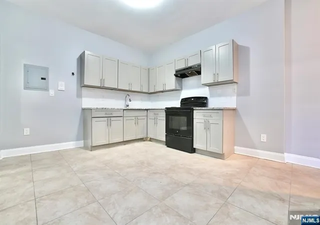 Photo 3 of Sale Pending at 351 Mulberry St, Newark, NJ 07102 | MLS# 26027136 | Listing updated on 2026-08-17