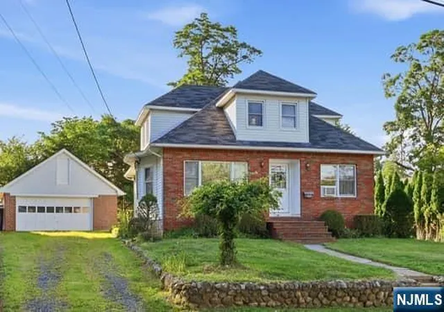 Photo 1 of Single family home for sale at 309 Erie Ave, Midland Park, NJ 07432 | MLS# 26027152 | Listing updated on 2026-09-04