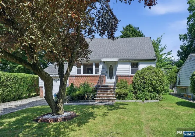 Photo 3 of Single family home for sale at 161 Brookdale St, Maywood, NJ 07607 | MLS# 26027207 | Listing updated on 2026-09-12