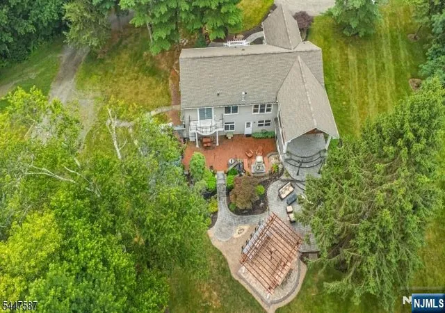 5th image of 1 Evergreen Dr, Chester, NJ 07930 | MLS# 26027277