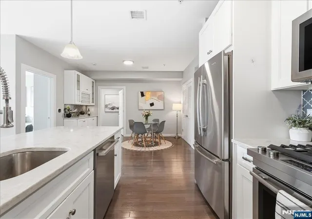 Listing Photo 5 - Condo for sale in building located at 302 Palisade Ave, Jersey City, NJ 07307 - Unit #404