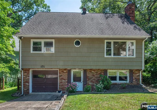 Photo 1 of Sale Pending at 171 Skyline Lake Dr, Ringwood, NJ 07456 | MLS# 26027301 | Listing updated on 2026-09-01