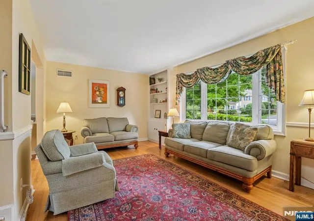 2nd image of 364 Northern Pkwy, Ridgewood, NJ 07450 | MLS# 26027306