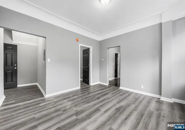 Listing Photo 4 - Condo for sale in building located at 306 Ridgewood Ave, Newark, NJ 07112