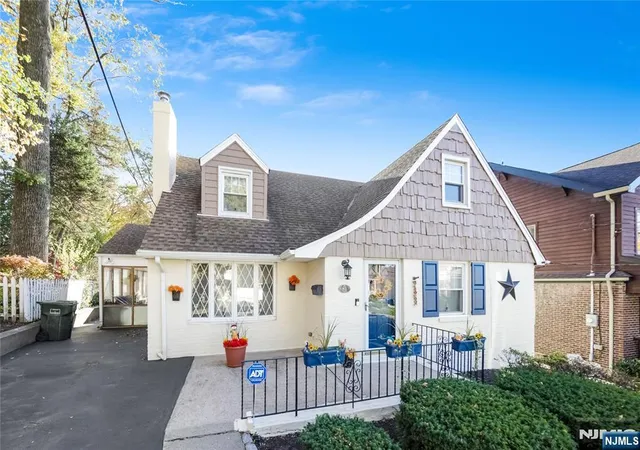 2nd image of 81 Gouverneur Ave, Rutherford, NJ 07070 | MLS# 26027332