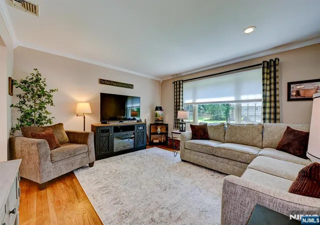 3rd image of 102 Tomahawk Trl, Sparta, NJ 07871 | MLS# 26027366