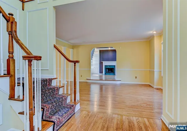 4th image of 5 Meadow Ct, Montville Township, NJ 07045 | MLS# 26027372