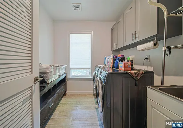 2nd image of 419 Stillwell, Fort Lee, NJ 07024